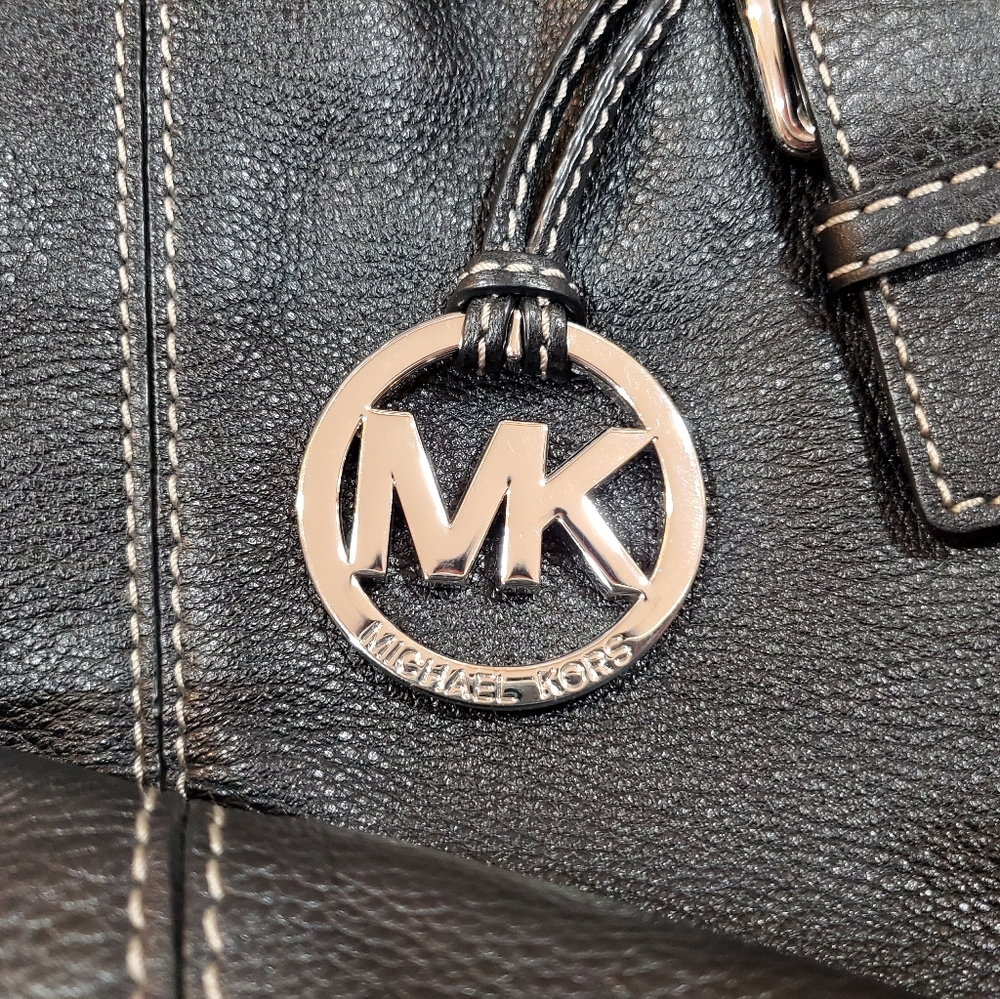 Michael Kors leather black purse - Picture 4 of 12